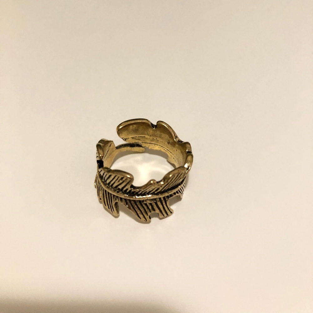 Gold feather ring - Picture 3 of 5